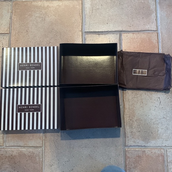 2 Henri Bendel Gift Boxes and Ribbon - Picture 4 of 10